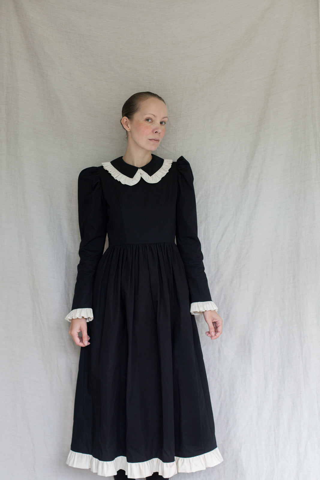 Enola dress black