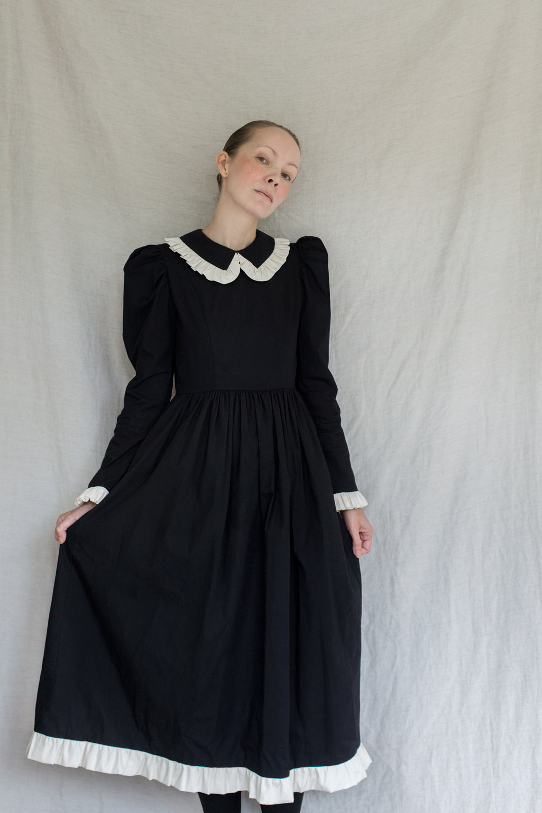 Enola dress black